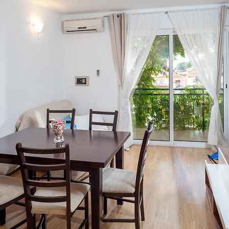 Apartments Leut 80M From The Sea Podgora Exterior photo