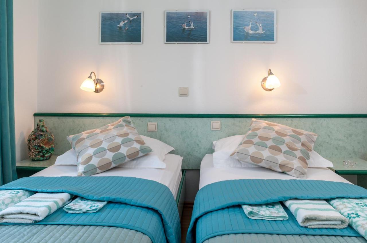 Apartments Leut 80M From The Sea Podgora Room photo