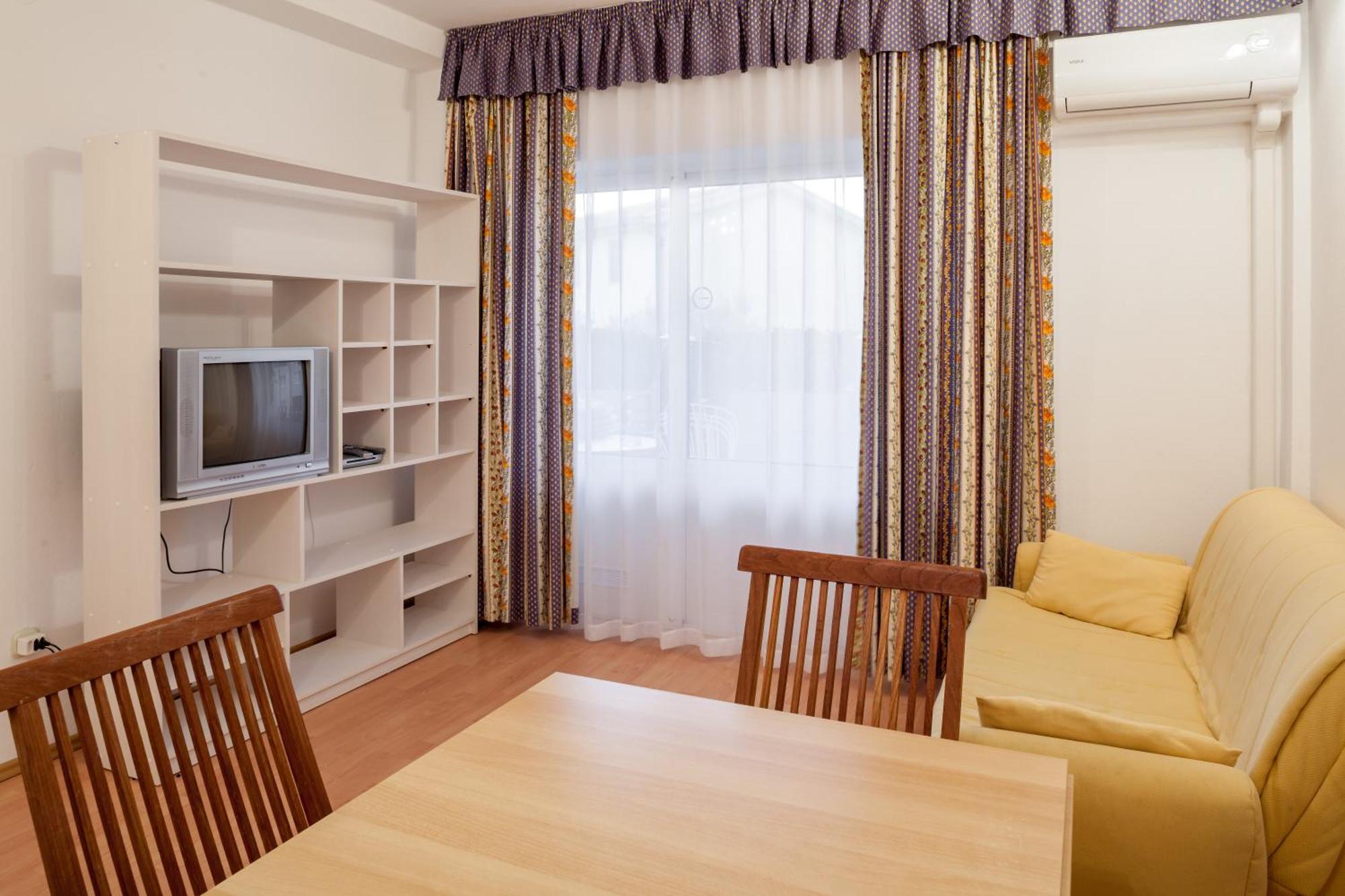 Apartments Leut 80M From The Sea Podgora Room photo
